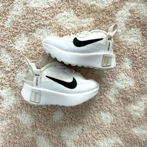 Nike air max size 2C all white